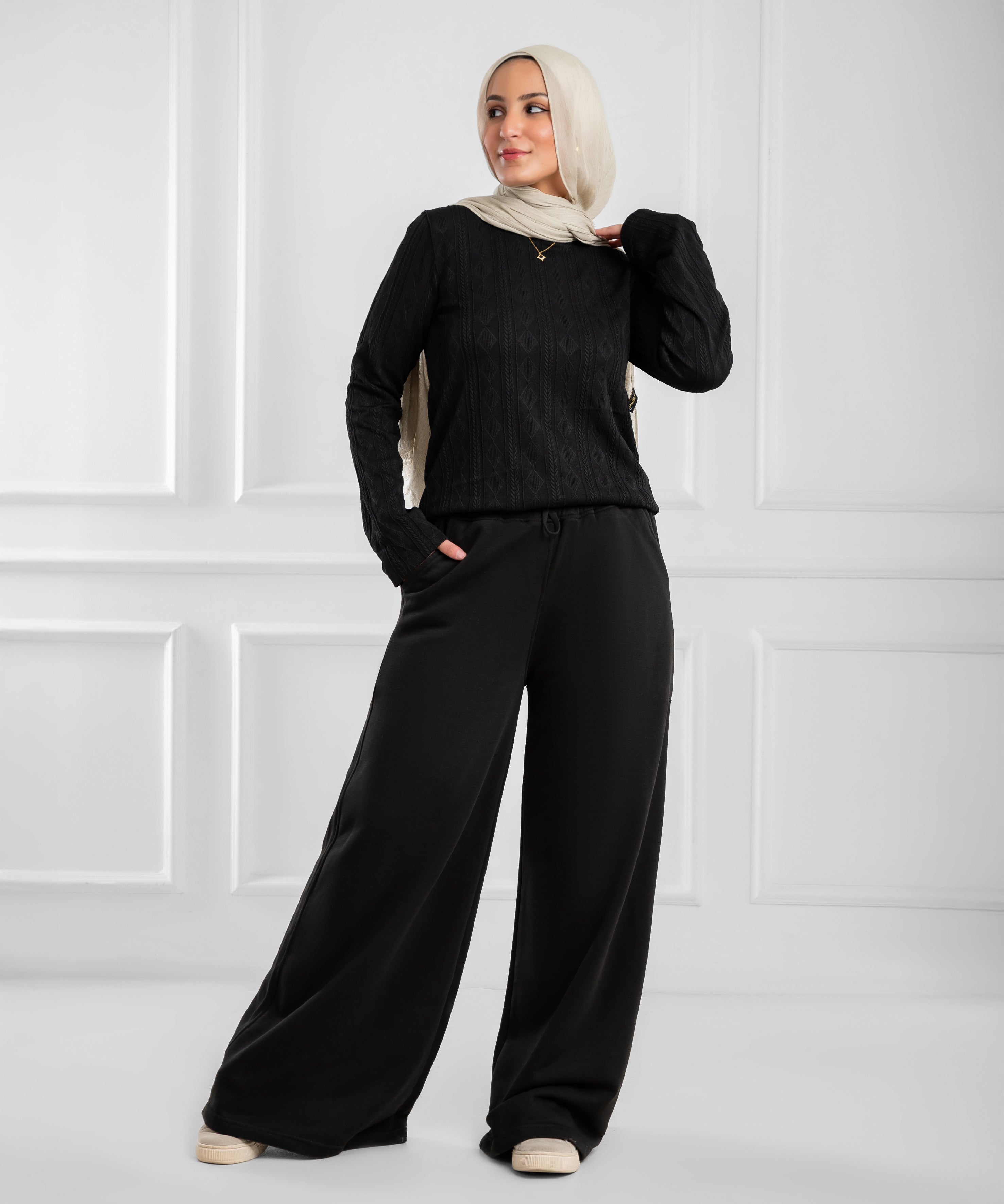 Chic Comfort Wide-Leg Pantalones: Trendy Colors & Effortless Style - Akira #  #