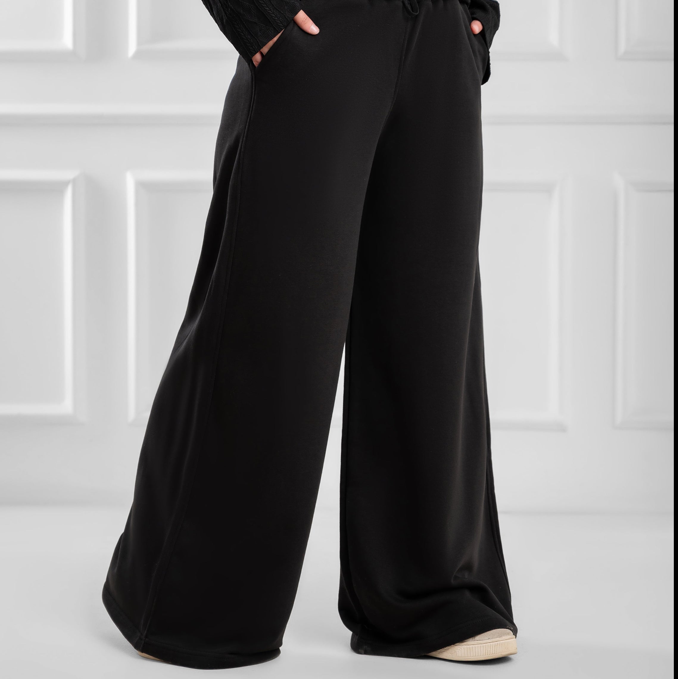 Chic Comfort Wide-Leg Pantalones: Trendy Colors & Effortless Style - Akira #  #