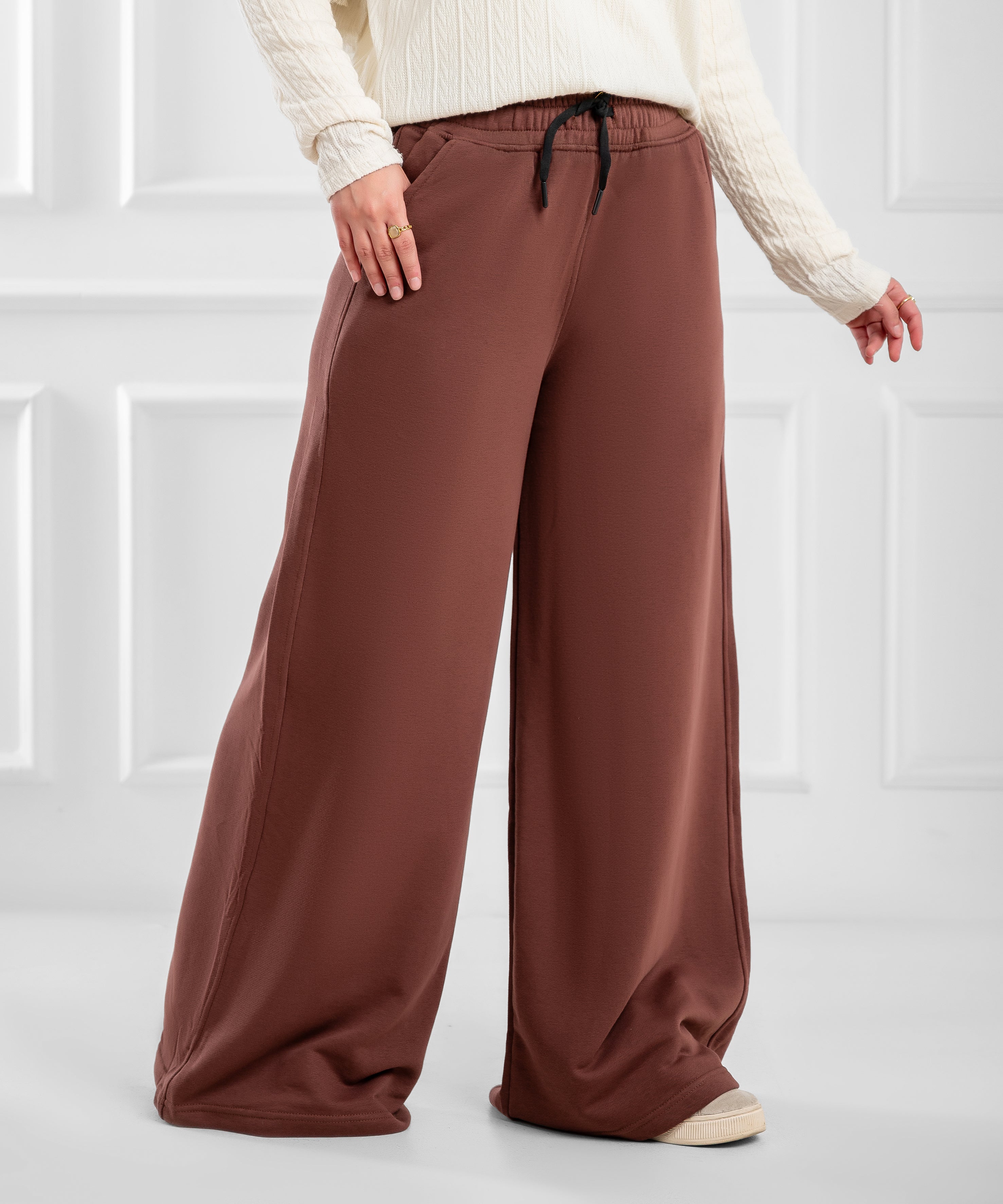 Chic Comfort Wide-Leg Pantalones: Trendy Colors & Effortless Style - Akira #  #